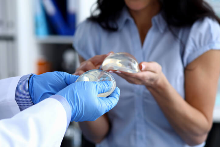breast-implants